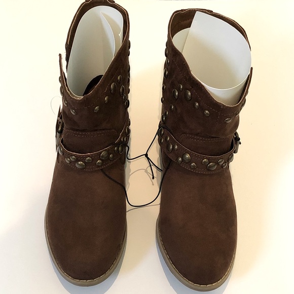 Brown Boots with Studs - Picture 4 of 5